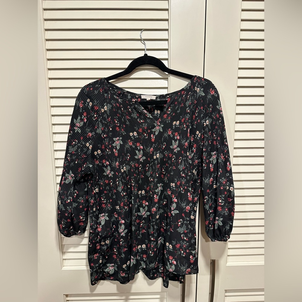 Pleione Black Floral Women's Top